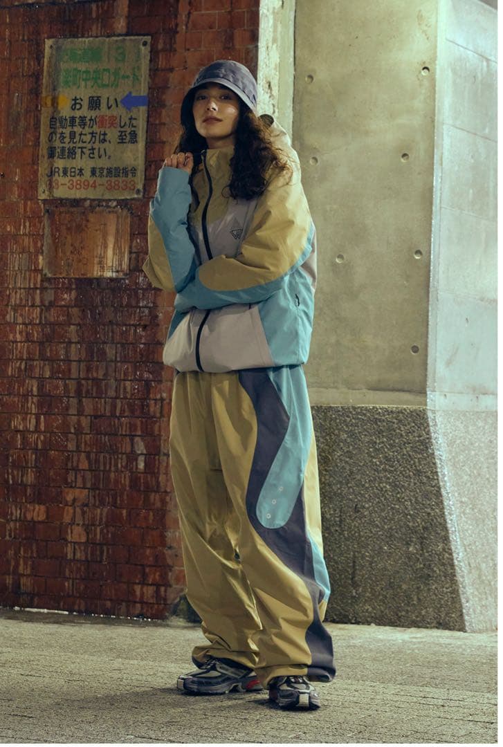 【韓国HELLOW】 スノーボードウェア 上下セット