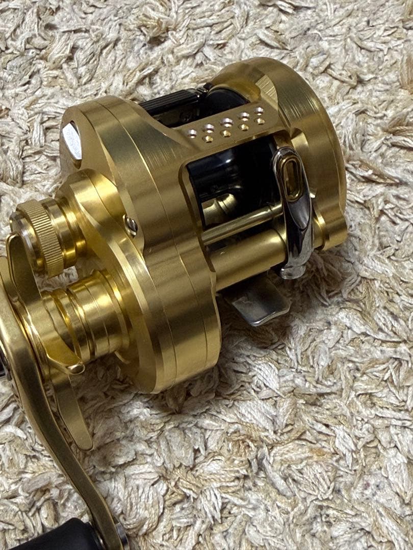 美品　23 カルカッタコンクエストMD 300XGLH 右巻き シマノ