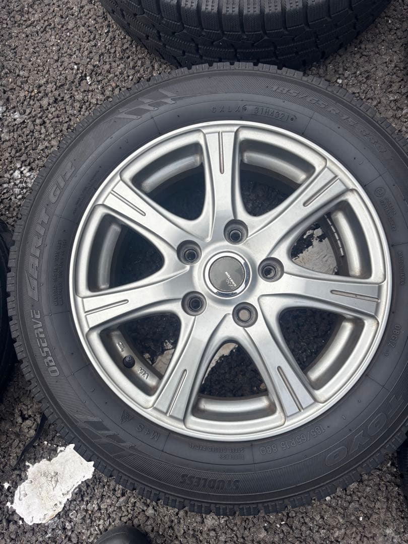 送料込み 15インチ スタッドレス トーヨータイヤ 185/65/15 6j