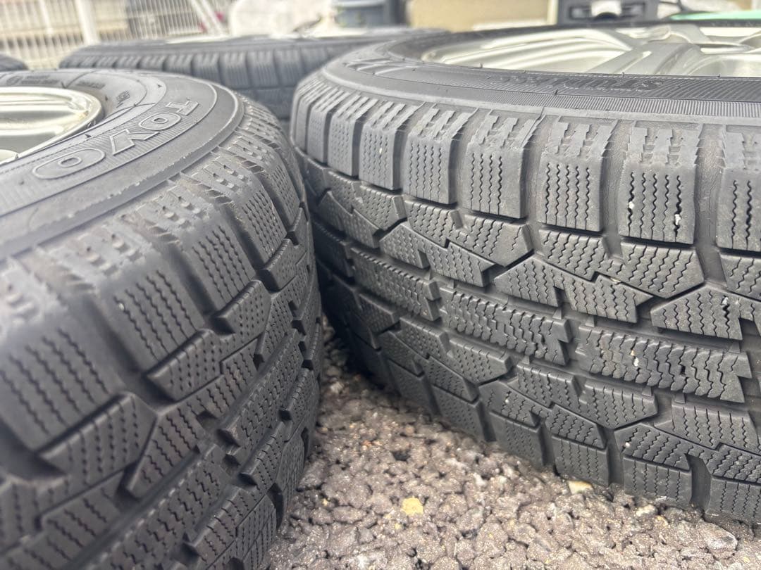 送料込み 15インチ スタッドレス トーヨータイヤ 185/65/15 6j