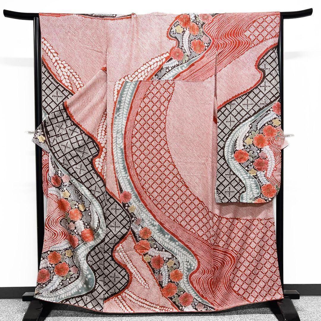 総絞りに金彩の振袖　着物