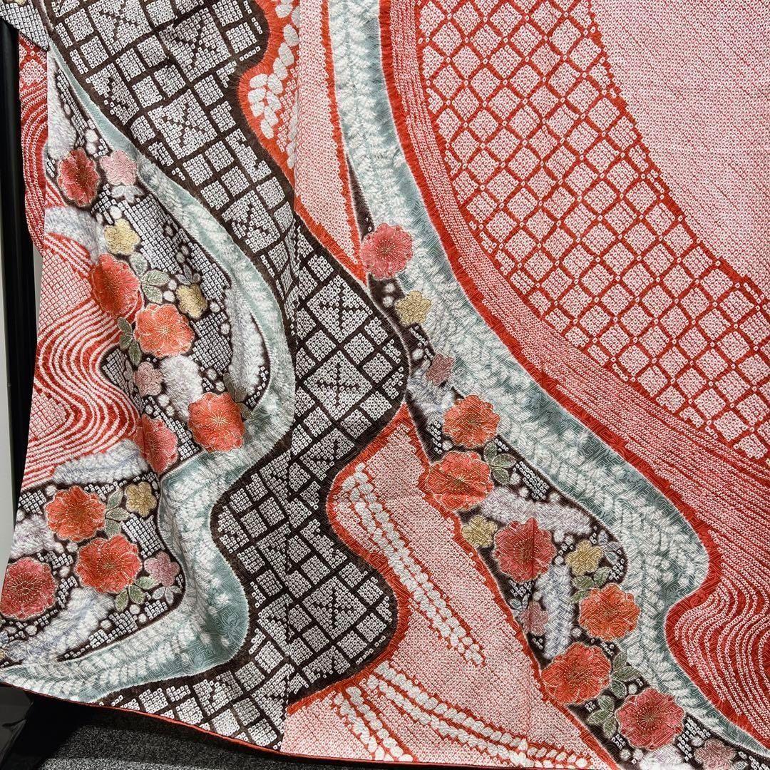 総絞りに金彩の振袖　着物