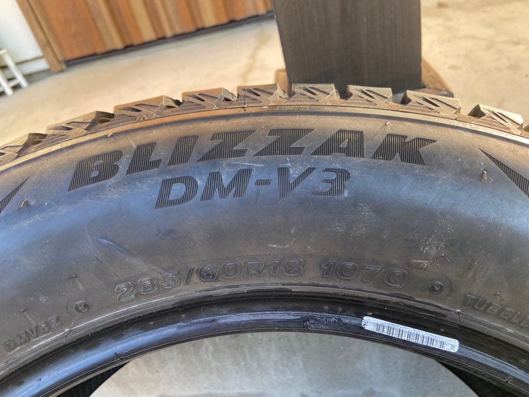 Bridgestone DM-V3 スタッドレスタイヤ 23560R18