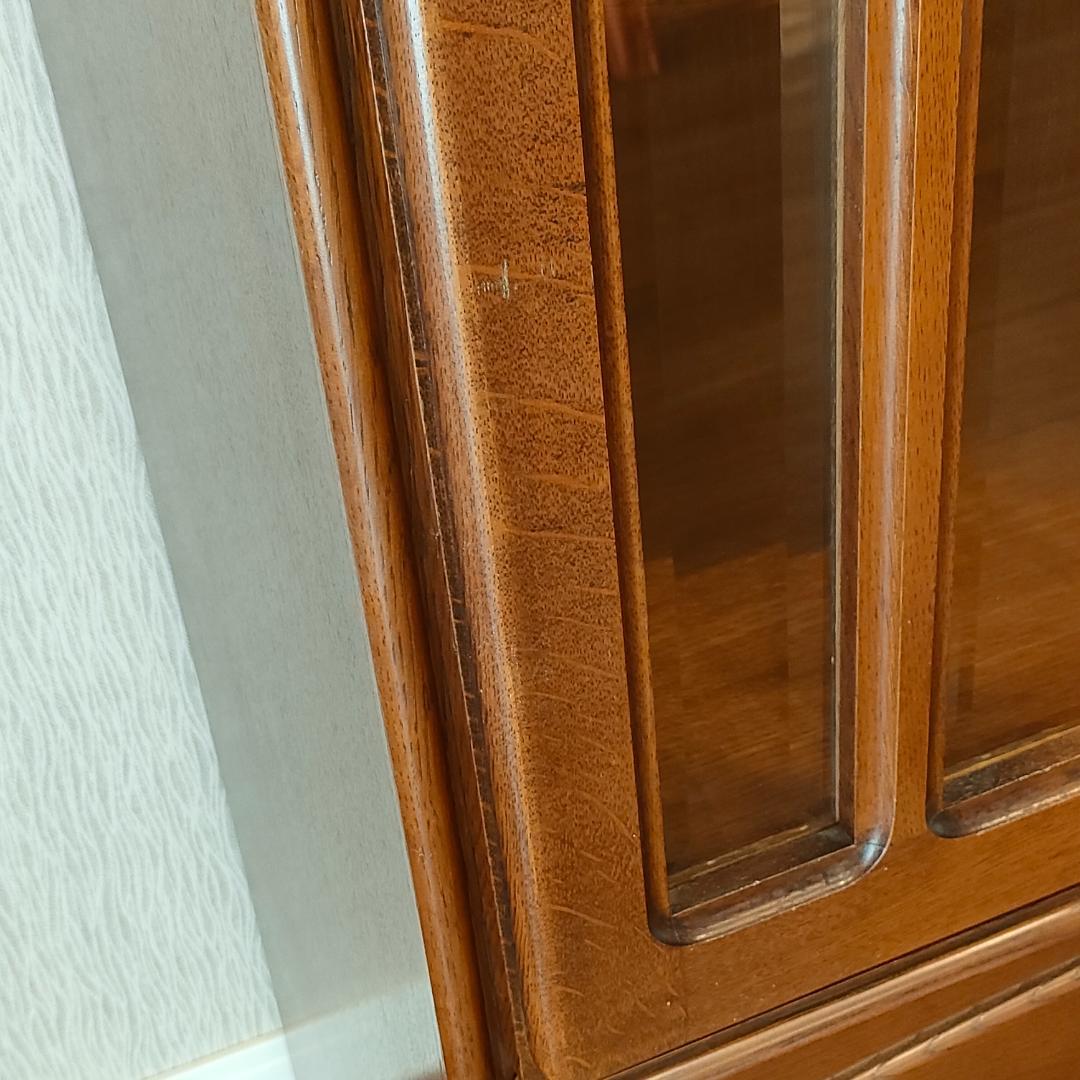 〈美品〉起立木工　ガラスキャビネット　ナラ材　天然木　引出し4杯