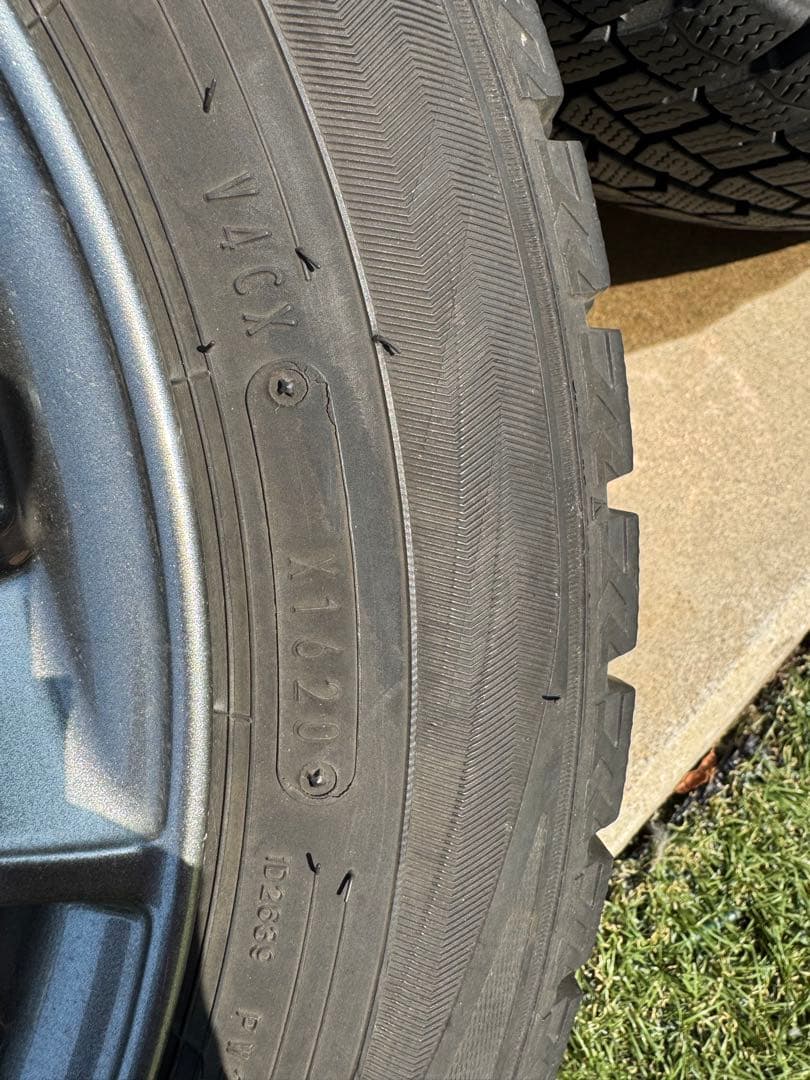 美品 ダンロップ スタッドレスタイヤ 14インチ 2020 年　トヨタ　社外