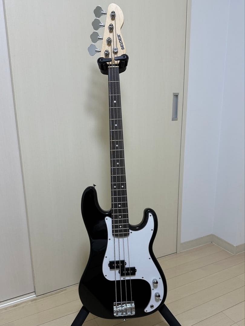 期間限定値下げ！SELDER エレキベース ソフトケース付き 黒 白