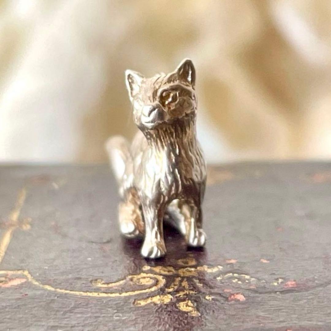 シルバー製猫のチャーム　ペンダントトップ　イギリスヴィンテージ　キャットネコねこ