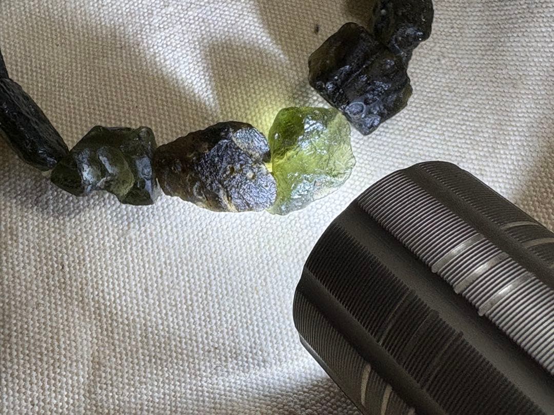 【売り切り最終値下げ】モルダバイト　原石　ブレスレット