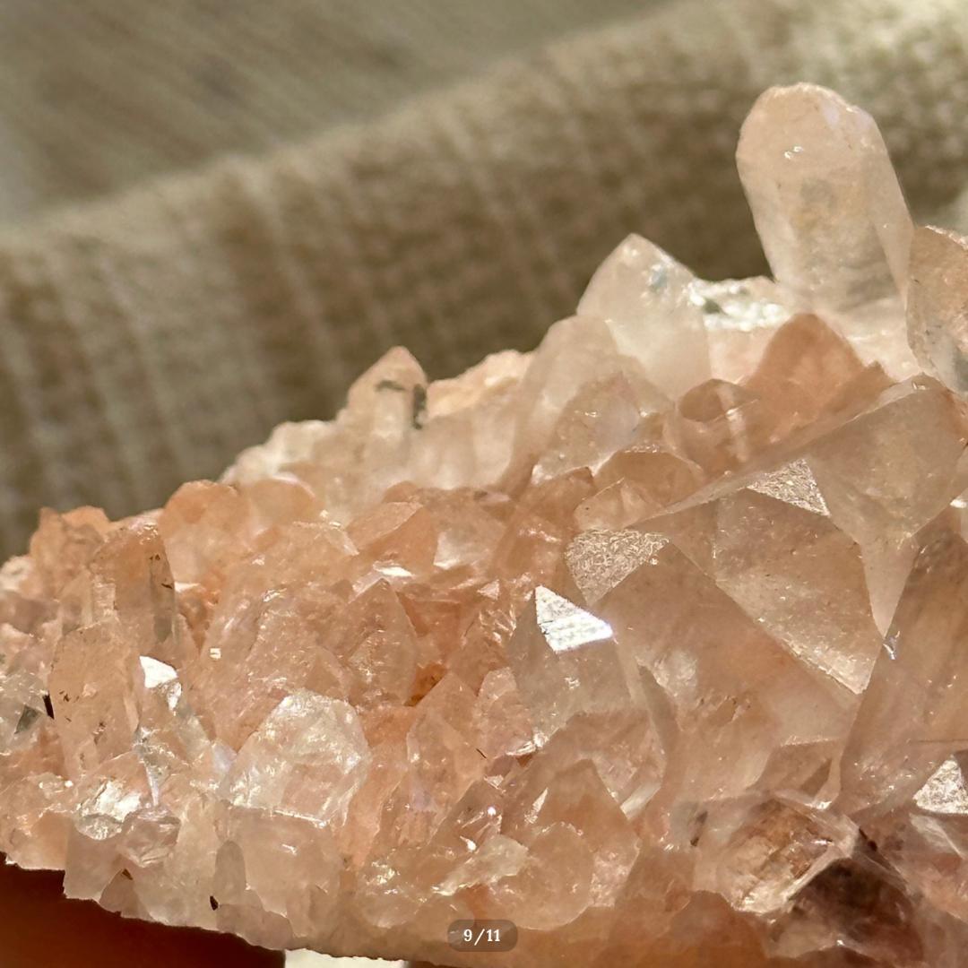 手のひらサイズ【インド・マニカラン産】 ピンクヒマラヤン ミニ クラスター