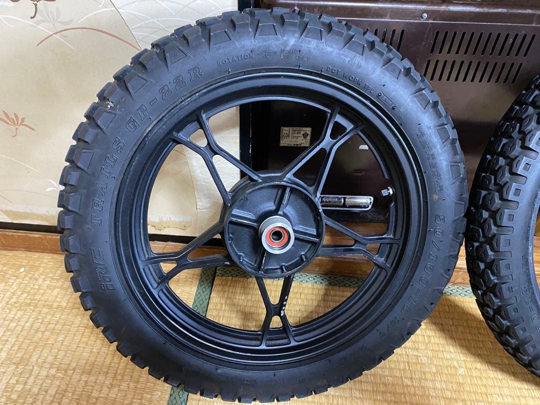 GN125H 前後ブロックタイヤ　チューブ等