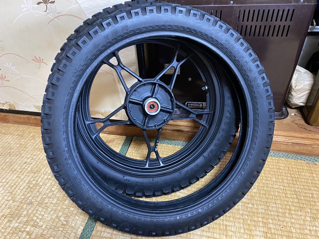 GN125H 前後ブロックタイヤ　チューブ等
