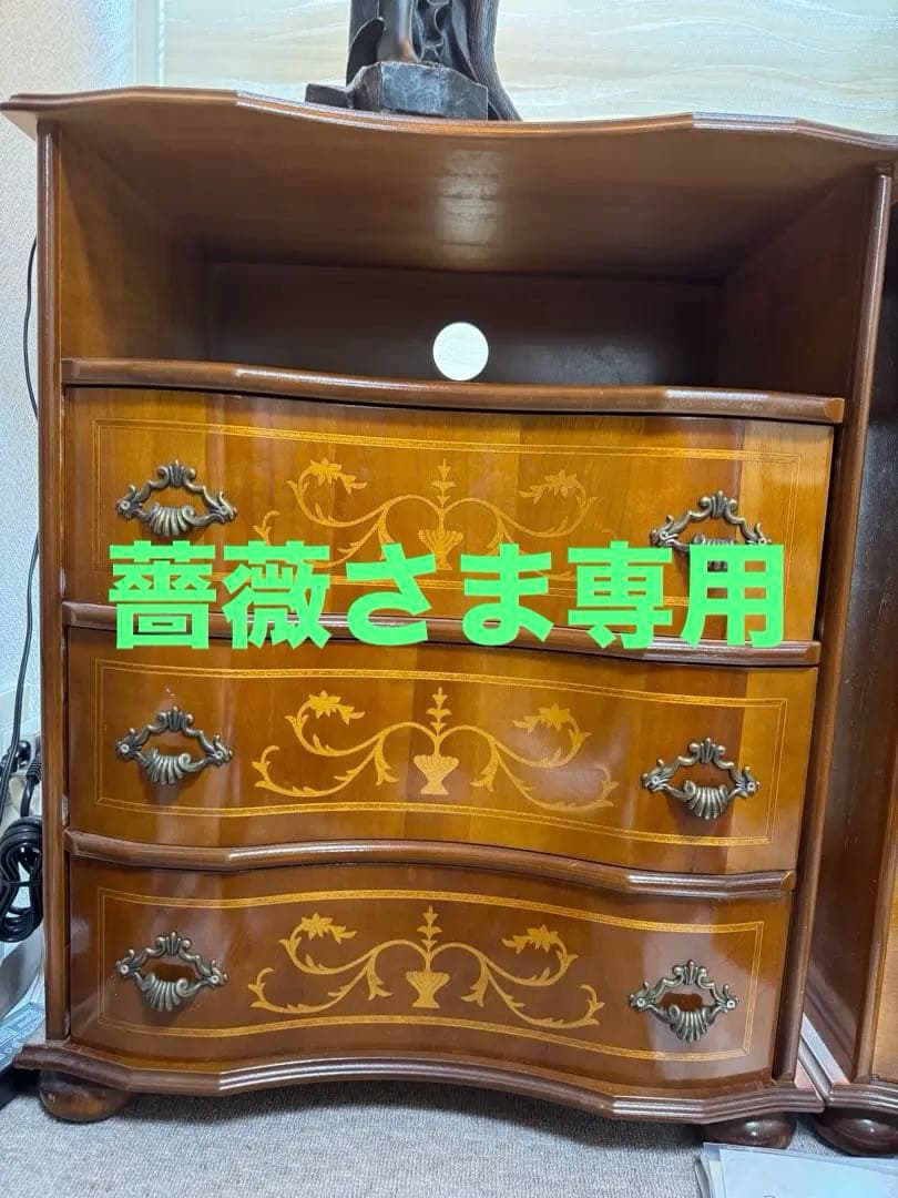 アンティーク調　木製ブラウンキャビネット