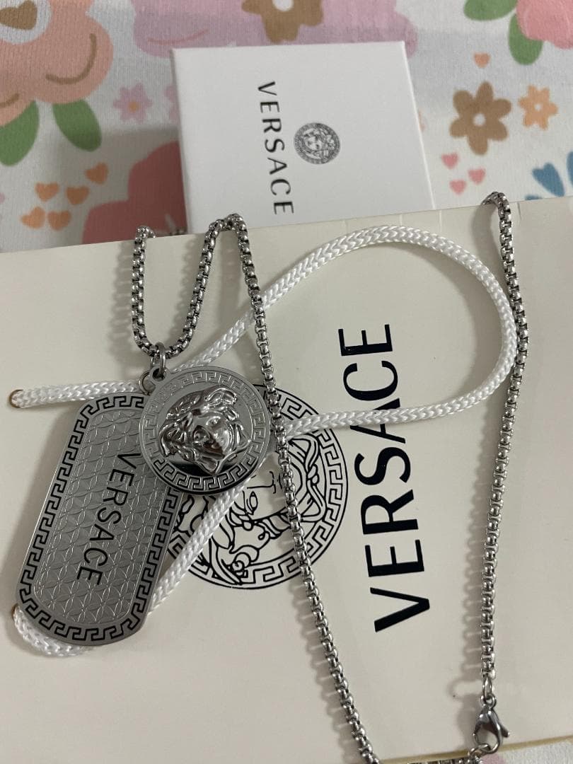 即発送/ヴェルサーチ ネックレス VERSACE シルバー　ロゴ