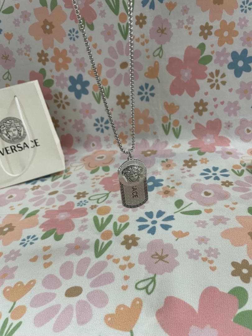 即発送/ヴェルサーチ ネックレス VERSACE シルバー　ロゴ