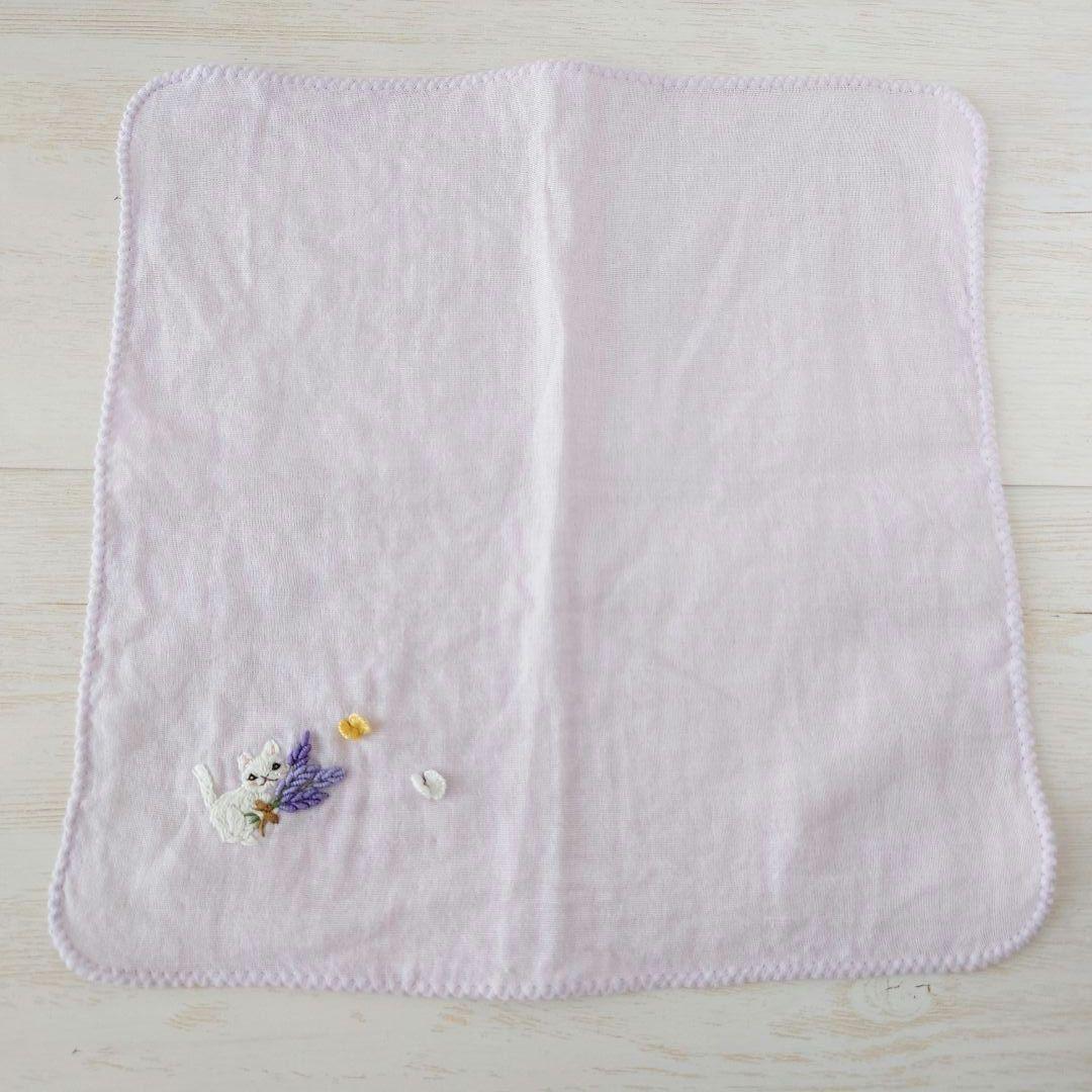 手刺繍入ちっちゃな ガーゼハンカチ【猫とラベンダー】