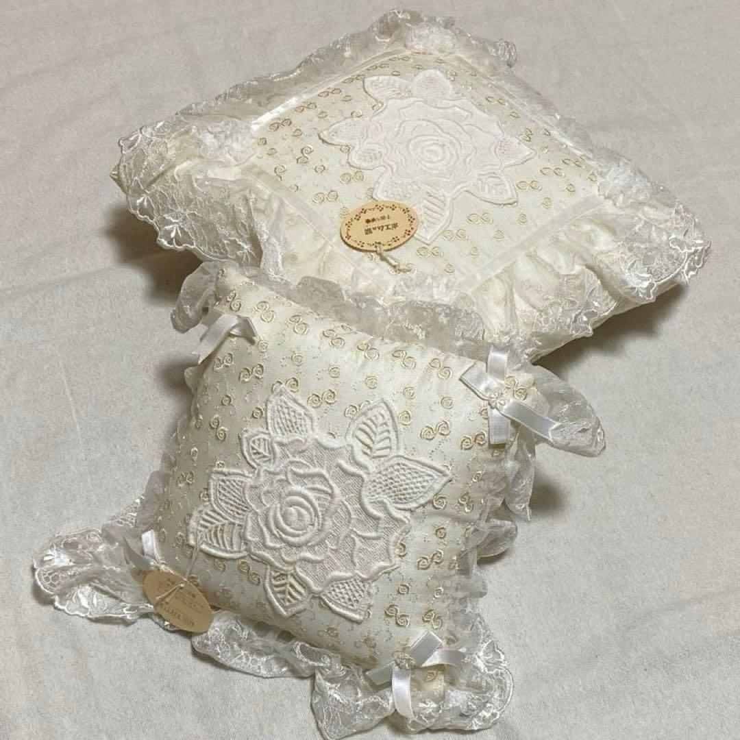 レース刺繍　昭和レトロ　白系　エレガント　クッション　大小2個セット　タグ付き