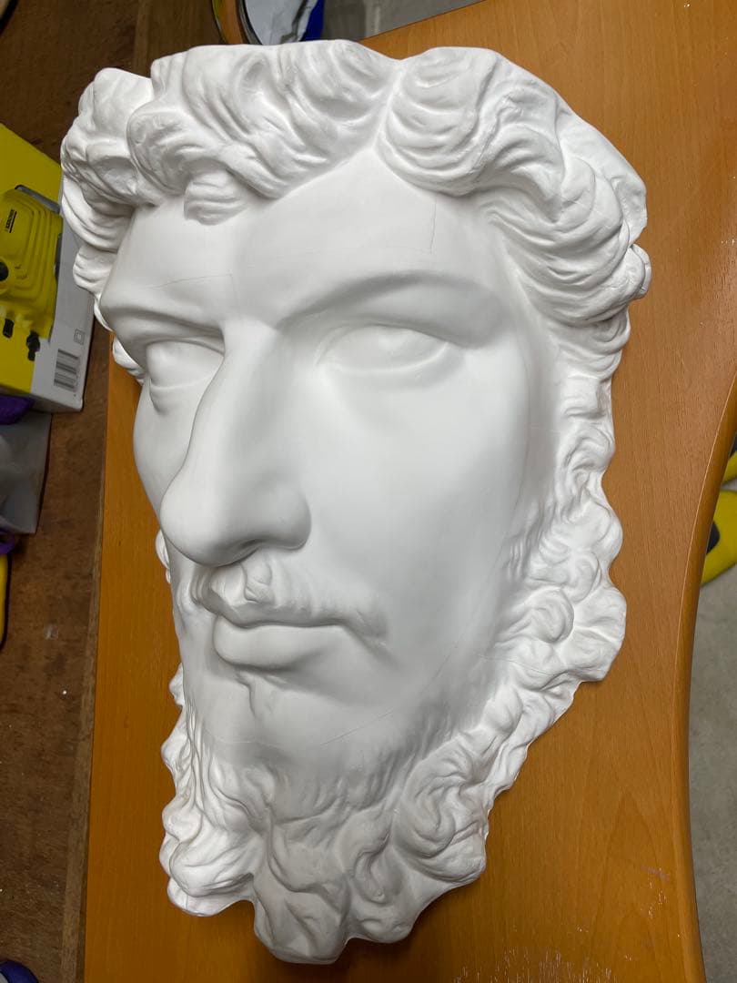 白い彫刻顔レリーフ(ルキウス・ウェルス帝) 大きめの装飾品