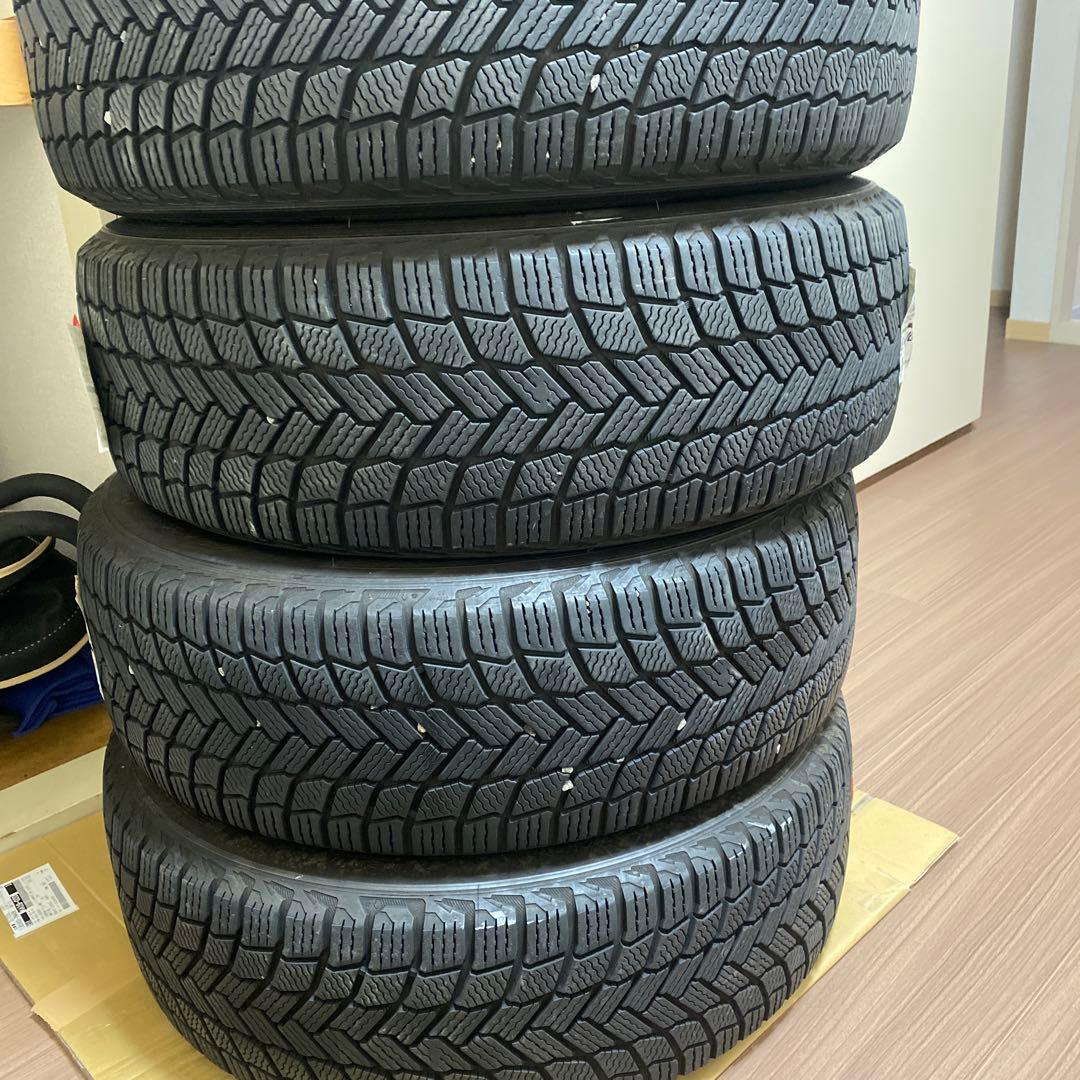 スタッドレスタイヤ 235/60 R18