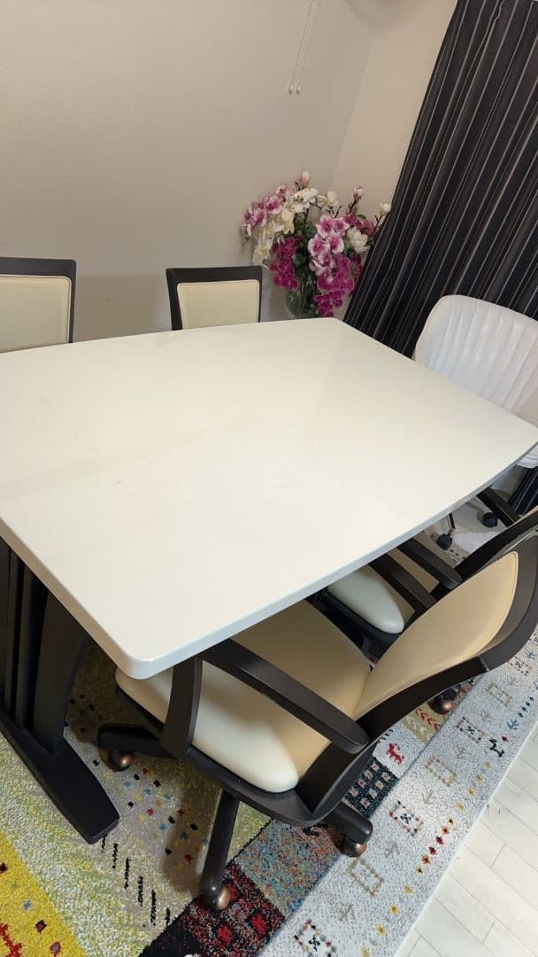 ホワイト長方形ダイニングテーブルと椅子4脚セット