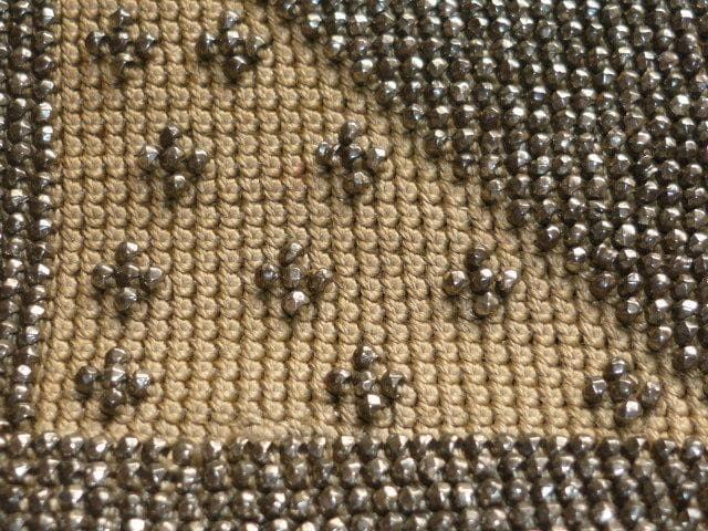 仏製 1750年頃 当時25万◆銀製ビーズとシルクで編み上げカバー 重量300ｇ