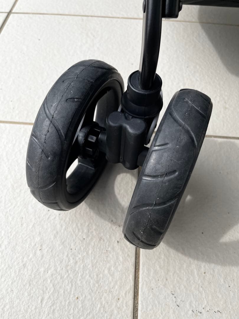 【美品・送料込み】アミティエ　二人乗りベビーカー　ネビオ　Nebio