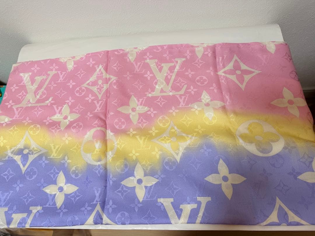LOUIS VUITTON ピンク グラデーション ストール