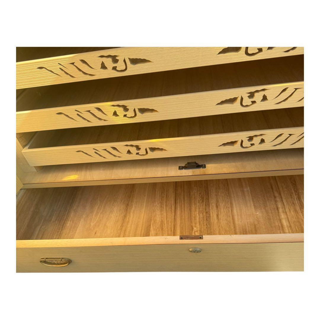 着物　外装は合板ですが衣装収納部は桐箪笥　年代物