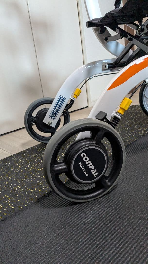 カワムラサイクル 四輪歩行器 KW41 介護用 抑速ブレーキ付き歩行車