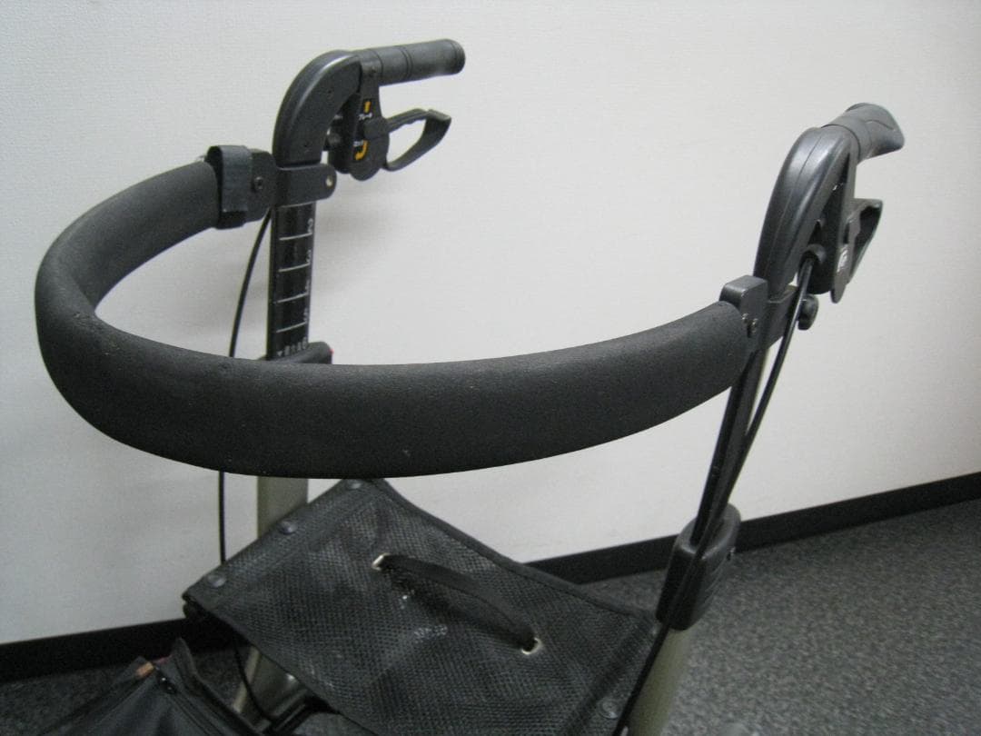 介護用品 歩行車 リトルターン ハイタイプ アロン化成 安寿 リハビリ ③