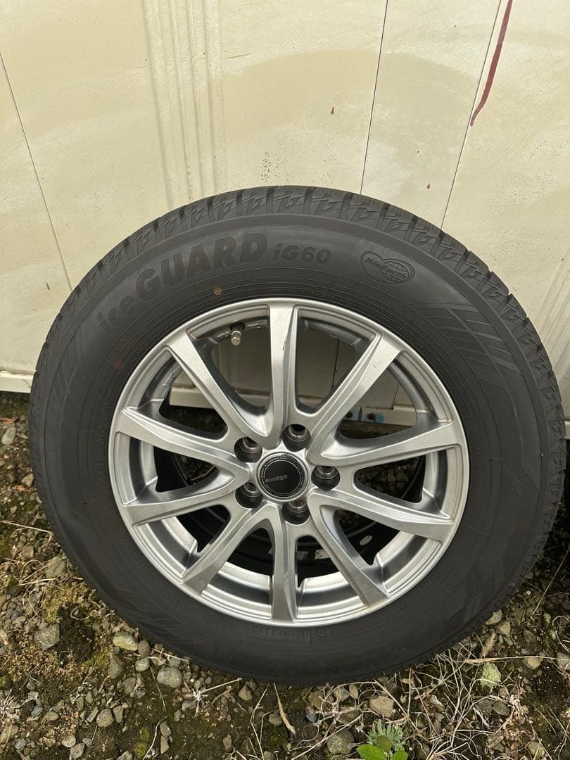 ヨコハマ スタッドレスタイヤ 15インチ 4本セット　195/65R15