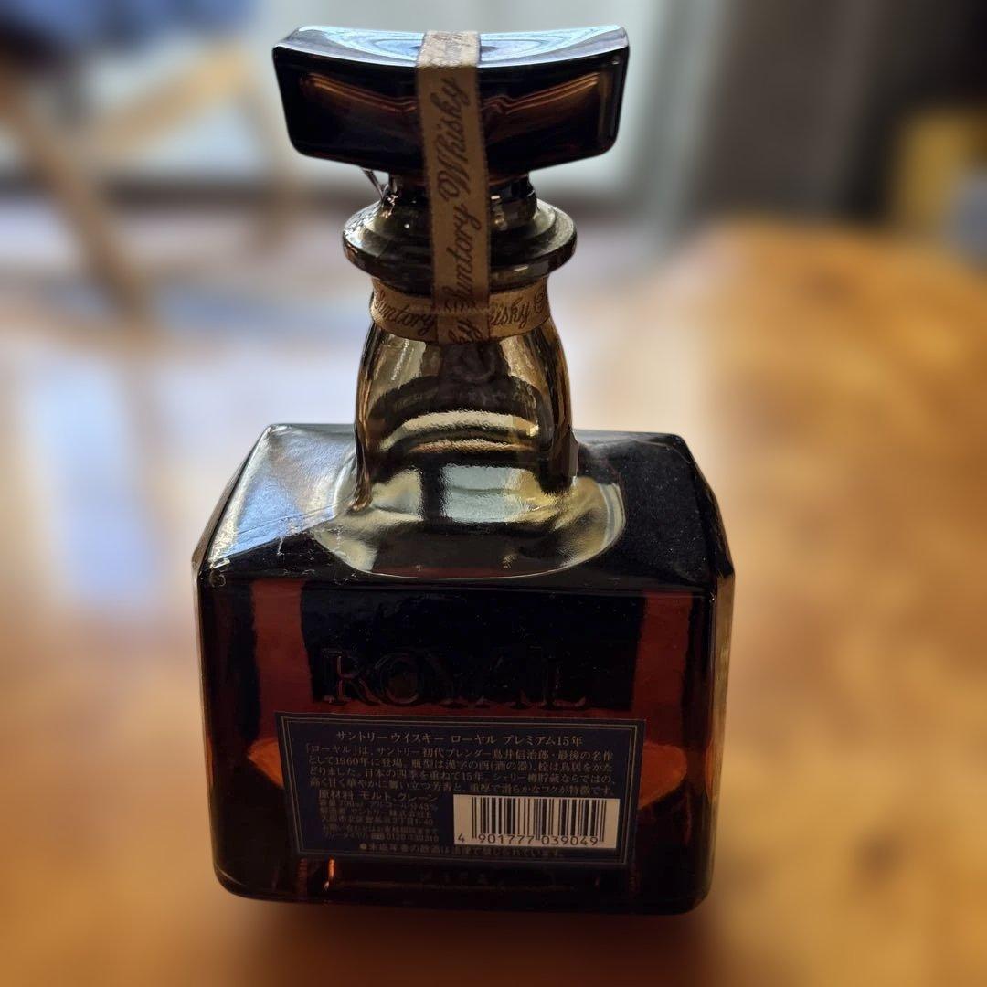 サントリー ローヤル プレミアム 15年 700ml