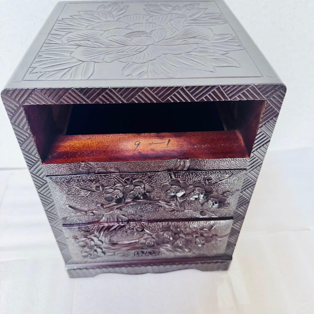 【極美品】日光彫 小箪笥 3段 卓上収納 花模様 内装赤 高級感 彫刻　伝統工芸