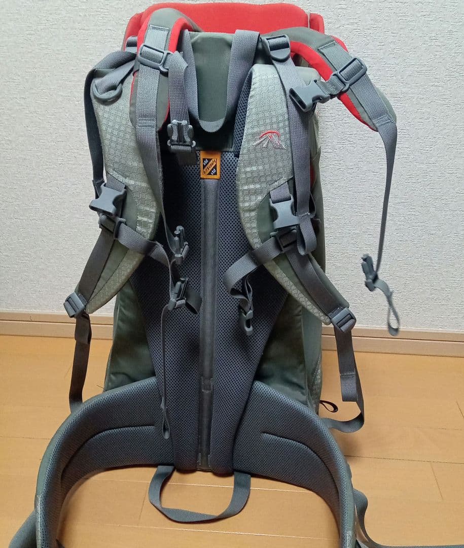 ベビーキャリア　macpac ハイキング用バックパック オリーブグリーン