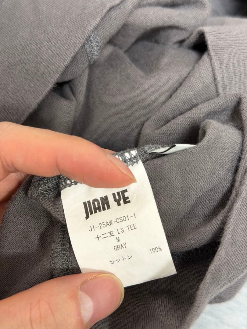 JIAN YE　十二支LS TEE - GRAY