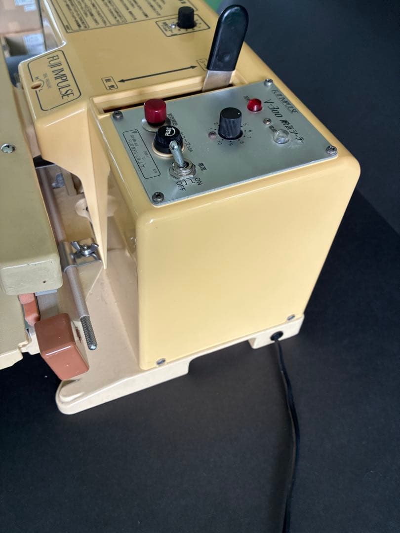 ＜中古＊割れ黄変有＞富士インパルス＊脱気シーラー＊V-300