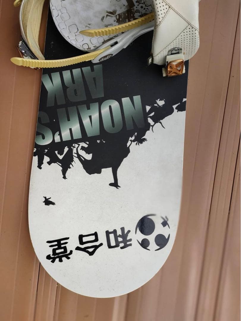 再値引き　スノーボード　板　ノアズアーク　Burton