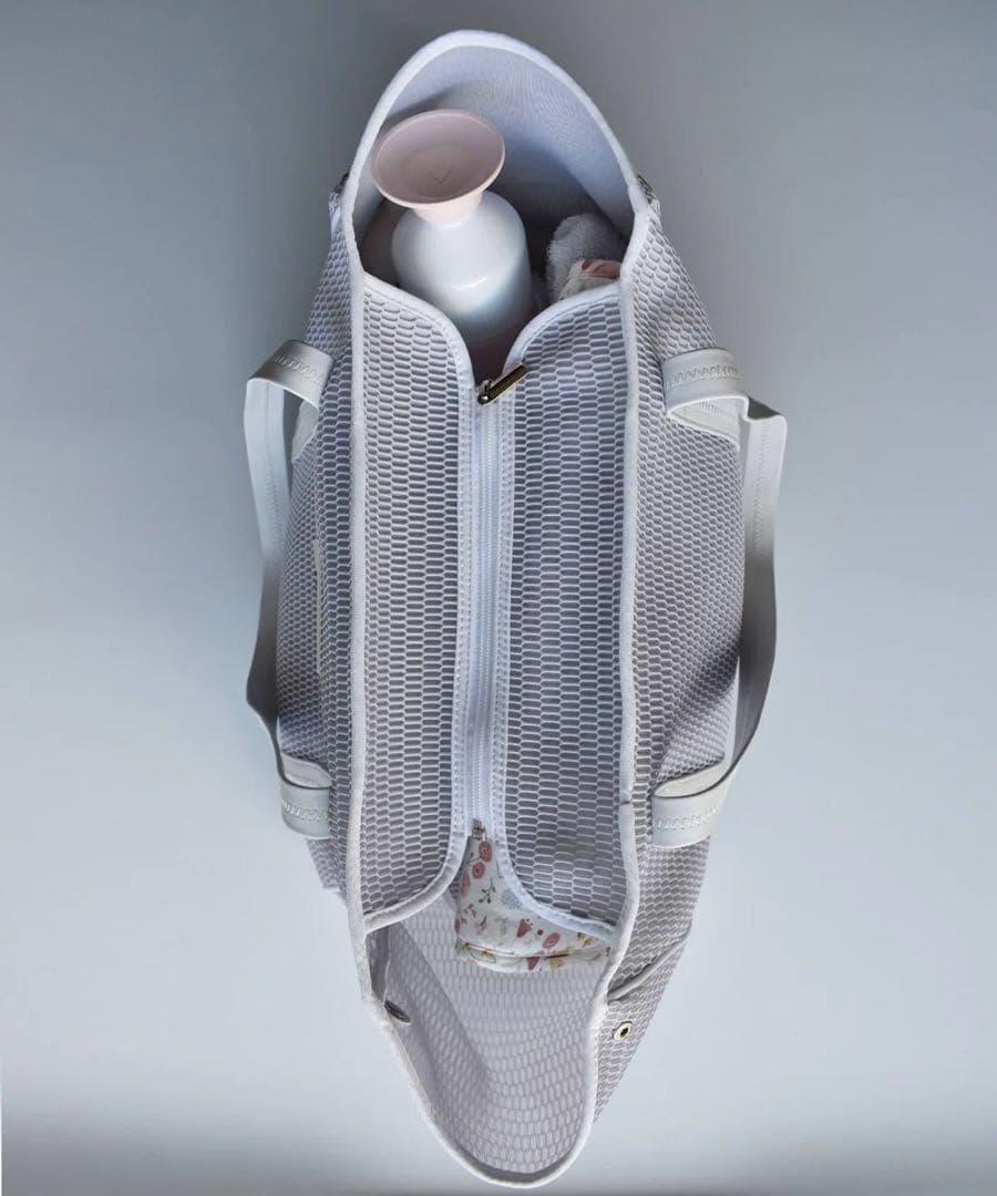 ✨現行品✨極美品q bag paris nest zip M マザーズバッグ