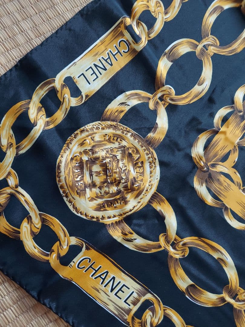 CHANEL シルクスカーフ ブラック ゴールド