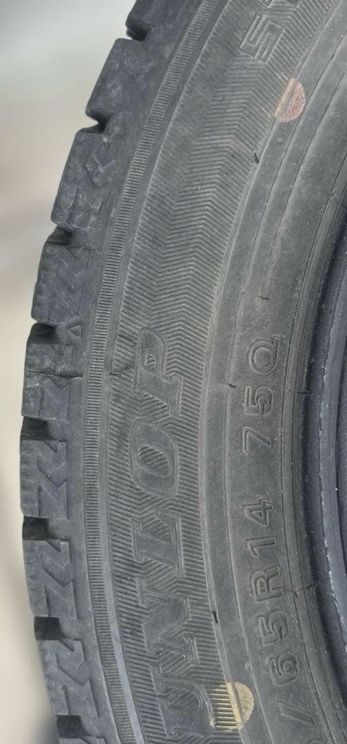 送料無料！155/65R14バリ溝ダンロップスタッドレスタイヤWM02 4本