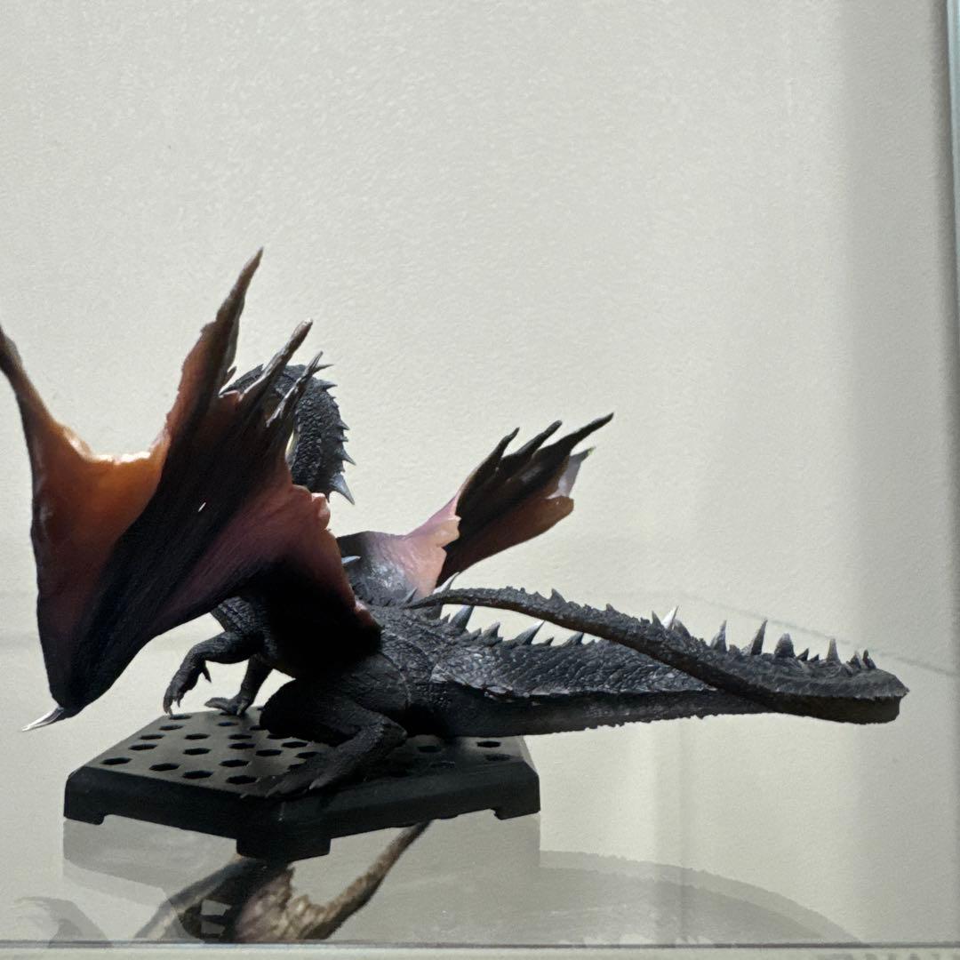 モンスターハンター　ミラボレアス　フィギュア