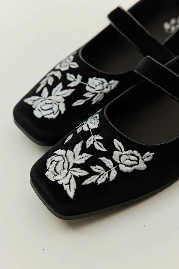 TNEWTIESオリジナル刺繍パンプス-BLACK