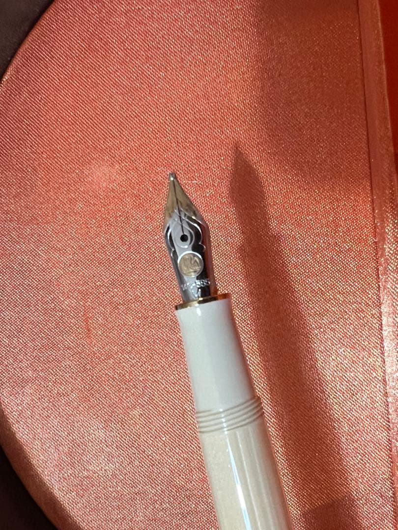 筆記具 Pelikan Souveran M320 Pearl White