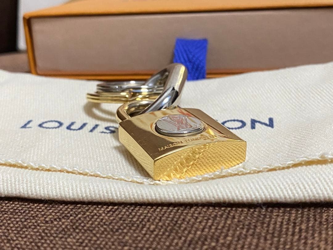 ルイヴィトン　ポルト クレ　LV パドロック キーホルダー