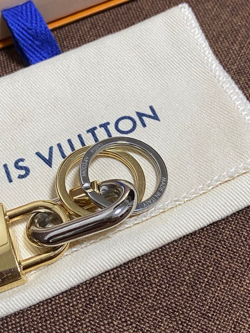 ルイヴィトン　ポルト クレ　LV パドロック キーホルダー