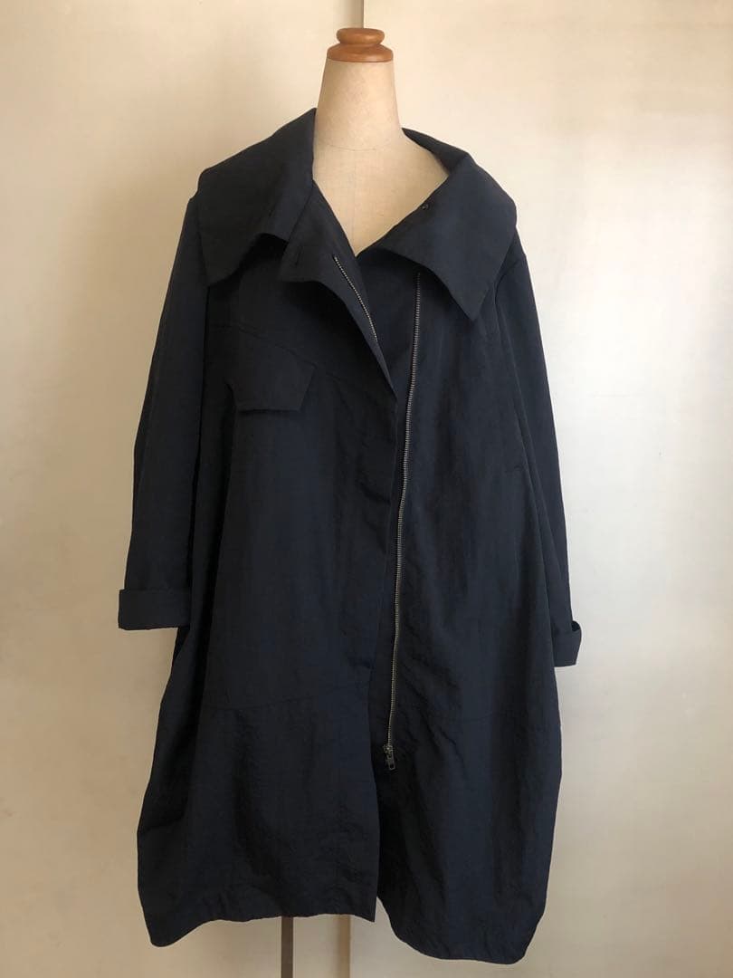 美品　m-mefu 芽風　ビッグカラーナイロンコクーンコート　ブラック　40