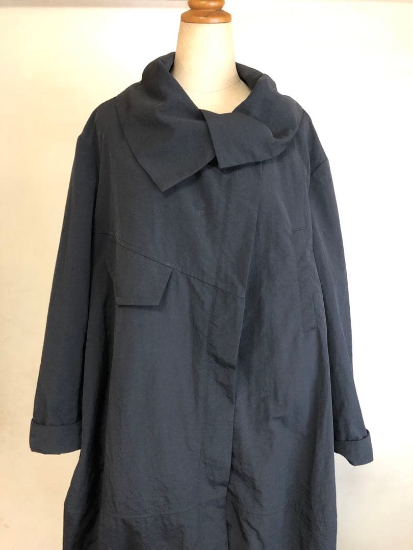 美品　m-mefu 芽風　ビッグカラーナイロンコクーンコート　ブラック　40