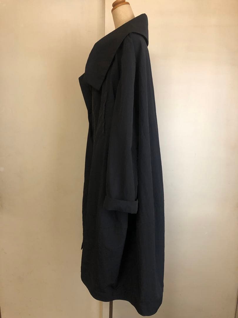 美品　m-mefu 芽風　ビッグカラーナイロンコクーンコート　ブラック　40