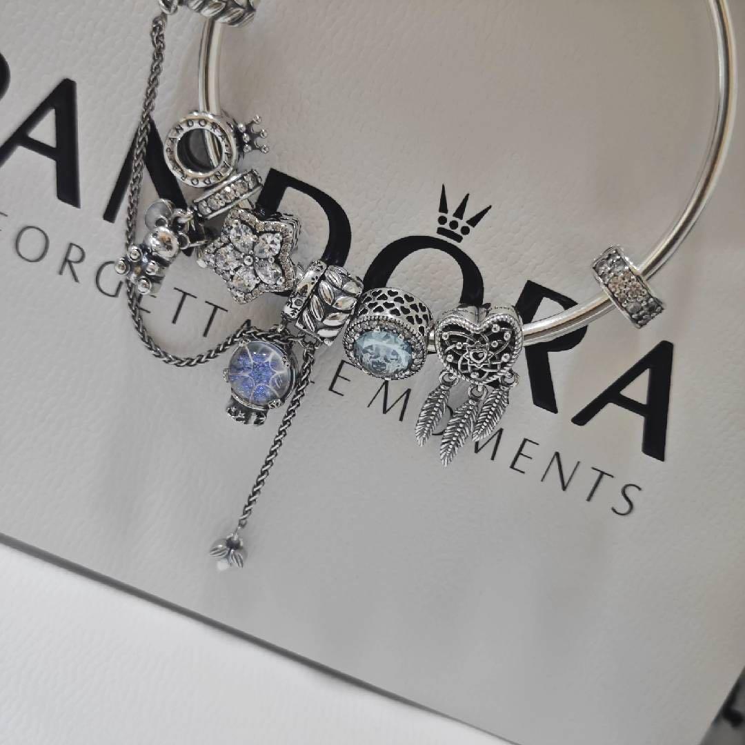 [Pandora ]チャーム付きシルバーブレスレット 18cm