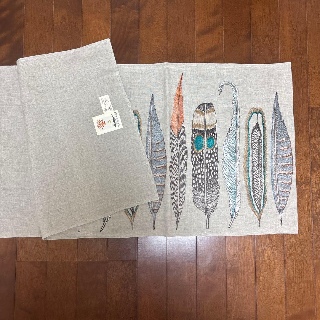 CORAL &TUSK Feathers 羽 テーブルランナー 保存袋付き