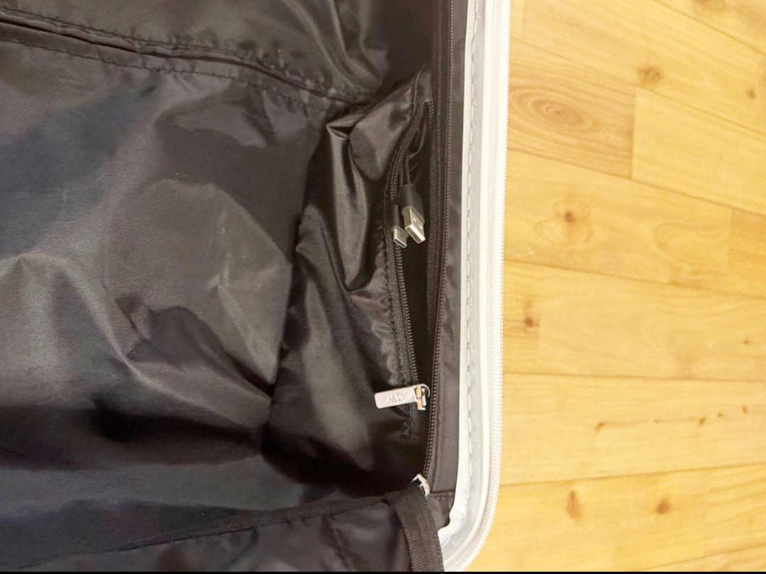 半額以下！未使用✨Daniel Wellington キャリーケーススーツケース